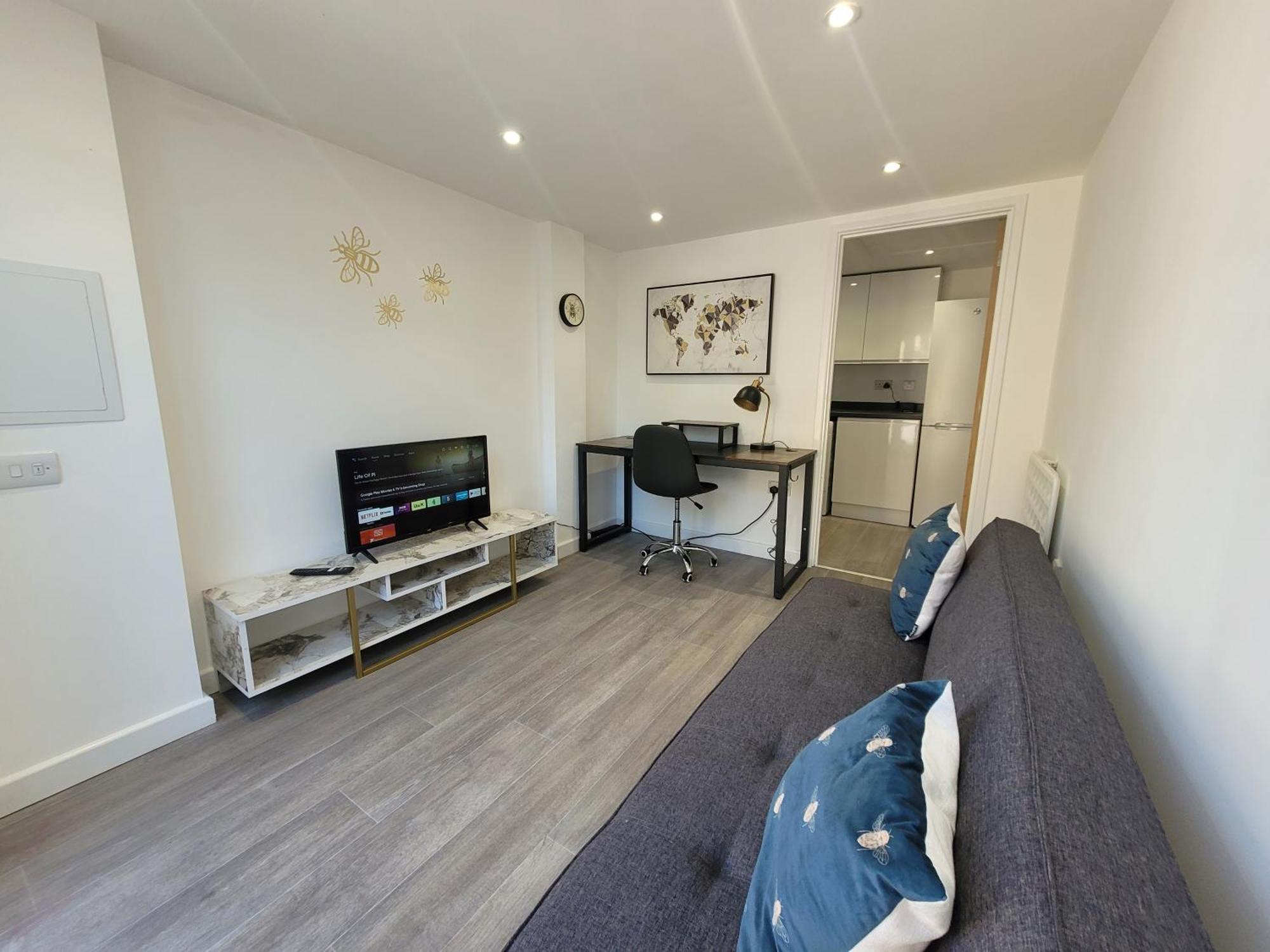 Bumblebee Bungalow - With Separate Office And Gaming Space By Catchpole Stays Colchester Esterno foto